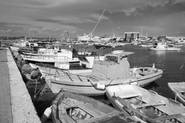 Italien Sicilien Portopalo Capo Passero November 2019 Lokala Fiskebåtar Hamnen — Stockfoto