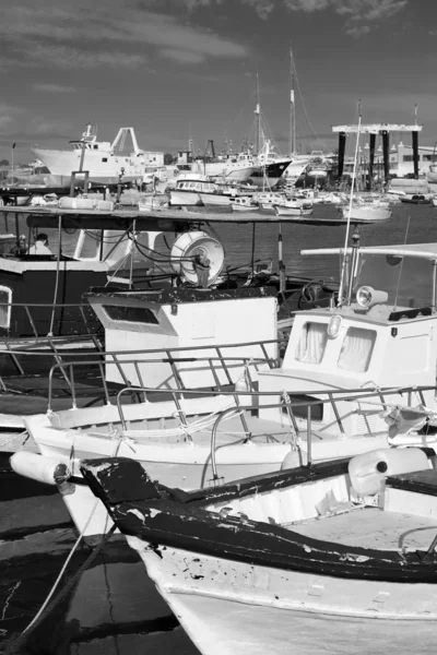 意大利西西里 Portopalo Capo Passero 2019年11月28日 港口编辑中的当地渔船 — 图库照片