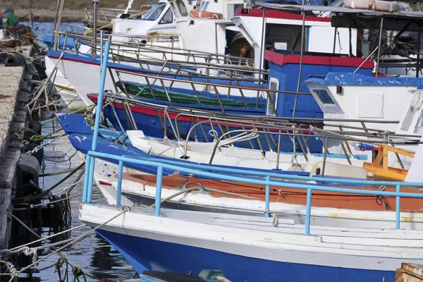 Ιταλία Σικελία Portopalo Capo Passero Τοπικά Αλιευτικά Σκάφη Στο Λιμάνι — Φωτογραφία Αρχείου