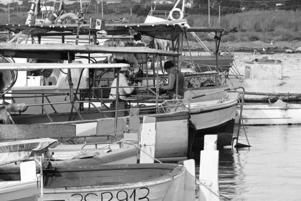 Italia Sicilia Portopalo Capo Passero Noviembre 2019 Personas Barcos Pesca —  Fotos de Stock