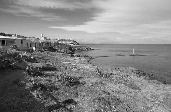 Itália Sicília Mar Mediterrâneo Portopalo Capo Passero Vista Costa Rochosa — Fotografia de Stock