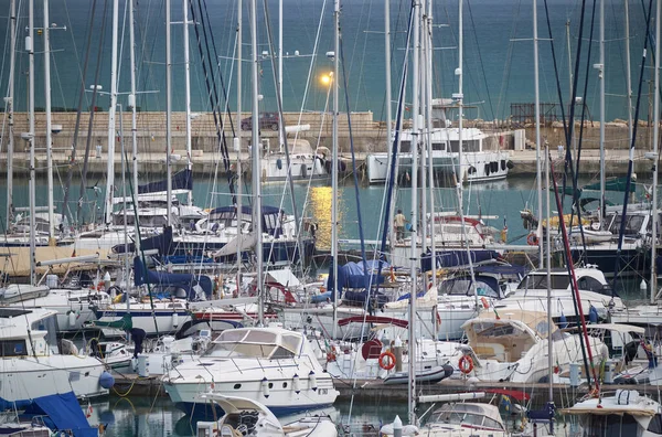 이탈리아 시칠리아해 지중해 마리나 디라구 라구사 2019 가지면 항구에 모터보트와 — 스톡 사진