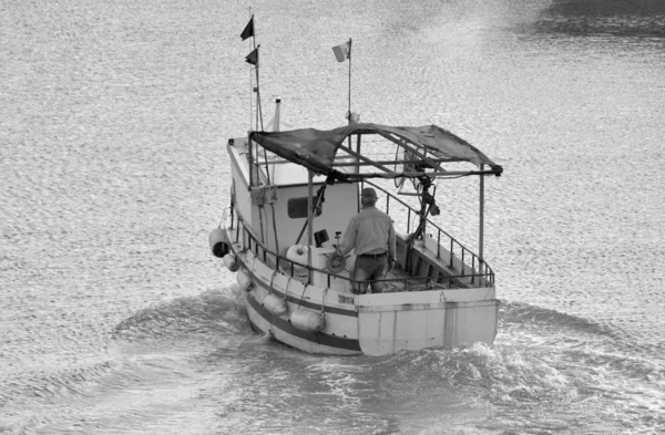 Italia Sicilia Mar Mediterraneo Marina Ragusa Provincia Ragusa Pescatore Sulla — Foto Stock