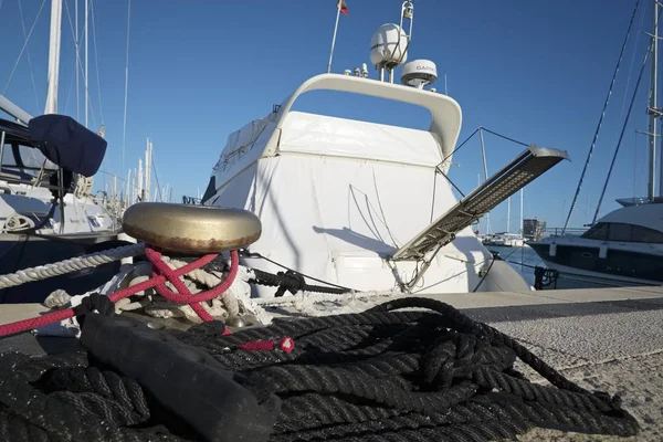 이탈리아 시칠리아해 지중해 마리나 디라구 2019 항구의 강철볼 — 스톡 사진