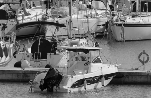 イタリア シチリア島 地中海 マリーナ ラグーザ ラグーザ州 12月2019 ポート内の高級ヨット 編集部 — ストック写真
