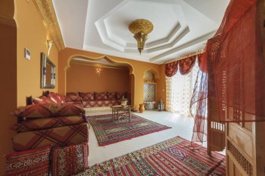 İtalya, Sicilya, Modica (Ragusa Eyaleti); 5 Temmuz 2011, Hotel 'in Arap lüks dairesi - Editör