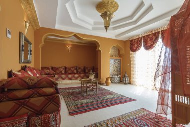 İtalya, Sicilya, Modica (Ragusa Eyaleti); 5 Temmuz 2011, Hotel 'in Arap lüks dairesi - Editör