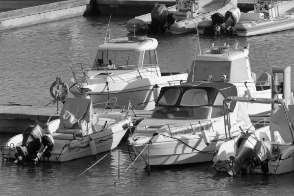 意大利 西西里 地中海 拉古萨港 拉古萨省 2019年12月15日 港口游艇和豪华游艇编辑 — 图库照片