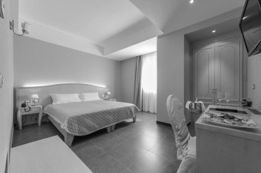 İtalya, Sicilya, Modica (Ragusa Eyaleti); 22 Eylül 2011, Hotel 'in yatak odası - Editör