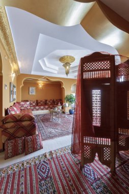 İtalya, Sicilya, Modica (Ragusa Eyaleti); 22 Eylül 2011, Hotel 'in Arap lüks dairesi - Editör