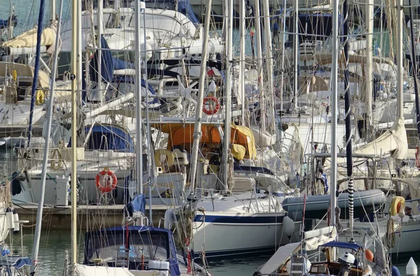 イタリア シチリア島 地中海 マリーナ ラグーザ ラグーザ州 12月2019 港の帆船 編集部 — ストック写真