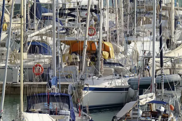 イタリア シチリア島 地中海 マリーナ ラグーザ ラグーザ州 12月2019 港の帆船 編集部 — ストック写真