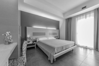 İtalya, Sicilya, Modica (Ragusa Eyaleti); 22 Eylül 2011, Hotel 'in yatak odası - Editör