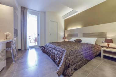 İtalya, Sicilya, Modica (Ragusa Eyaleti); 22 Eylül 2011, Hotel 'in yatak odası - Editör