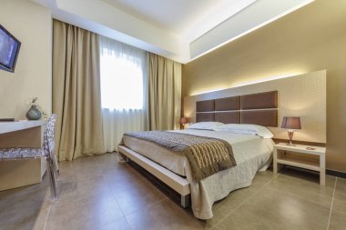 İtalya, Sicilya, Modica (Ragusa Eyaleti); 22 Eylül 2011, Hotel 'in yatak odası - Editör