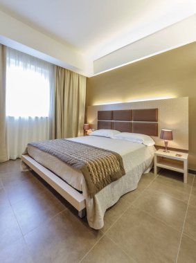 İtalya, Sicilya, Modica (Ragusa Eyaleti); 22 Eylül 2011, Hotel 'in yatak odası - Editör