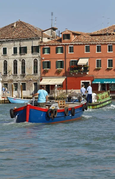 Italia Venecia Isla Murano Barcos Uno Los Canales Isla — Foto de Stock