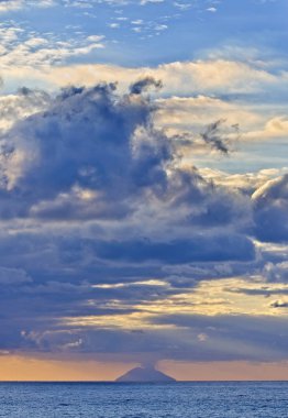 İtalya, Sicilya, aeolian Islands, stromboli Adaları, yanardağ deniz görünümü