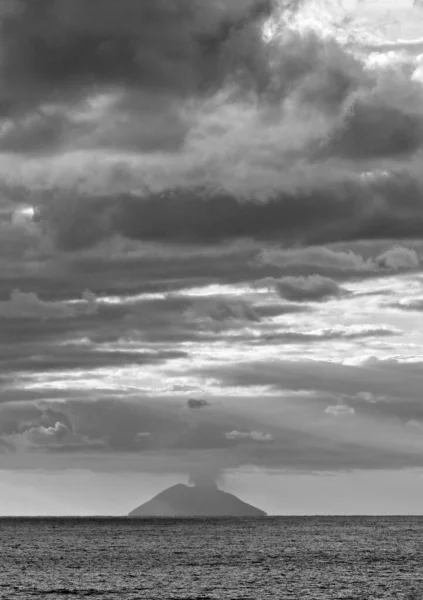 Talya Sicilya Aeolian Islands Stromboli Adaları Yanardağ Deniz Görünümü — Stok fotoğraf