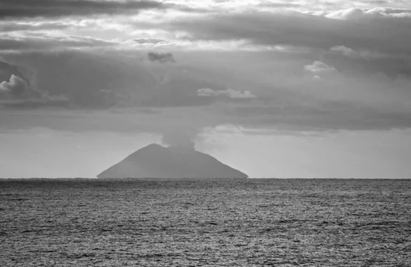 Italy Sicily Aeolian Islands Stromboli Isl View Volcano Sea — Stock Photo, Image