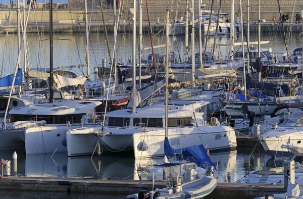 Italien Sicilien Medelhavet Marina Ragusa Ragusaprovinsen December 2019 Motorbåtar Och — Stockfoto