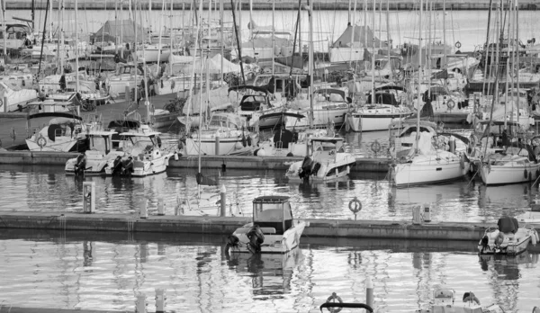 意大利 西西里 地中海 拉古萨港 拉古萨省 2019年12月28日 港口游艇和豪华游艇编辑 — 图库照片