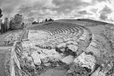 İtalya, Sicilya, Palazzolo Acreide (Syracuse Eyaleti), Yunan amfitiyatro kalıntıları