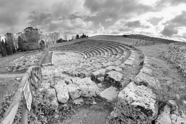 İtalya, Sicilya, Palazzolo Acreide (Syracuse Eyaleti), Yunan amfitiyatro kalıntıları