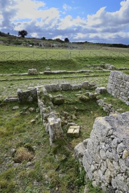 İtalya, Sicilya, Palazzolo Acreide (Syracuse Eyaleti), Yunan amfitiyatro kalıntıları