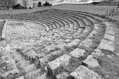 İtalya, Sicilya, Palazzolo Acreide (Syracuse Eyaleti), Yunan amfitiyatro kalıntıları
