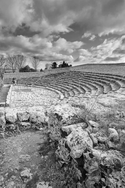 Италия Сицилия Palazzolo Acreide Сиракузы Провинция Люди Развалинах Греческого Амфитеатра — стоковое фото