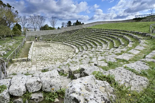 Italië Sicilië Palazzolo Acreide Provincie Syracuse Mensen Griekse Amfitheater Ruïnes — Stockfoto