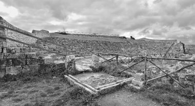İtalya, Sicilya, Palazzolo Acreide (Syracuse Eyaleti), Yunan amfitiyatro kalıntıları