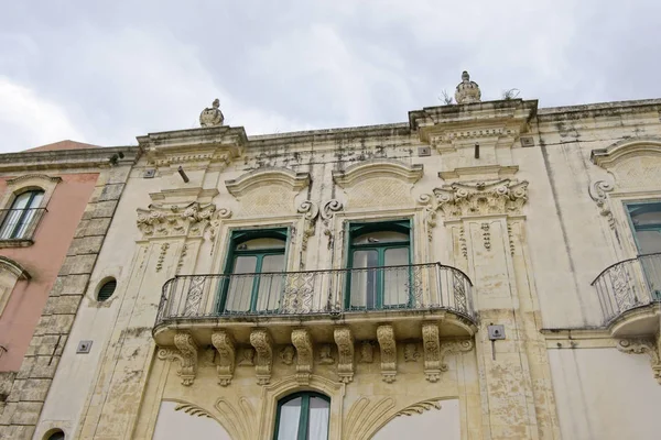 Włochy Sycylia Palazzolo Acreide Prowincja Syracuse Fasada Pałacu Wolności Balkon — Zdjęcie stockowe