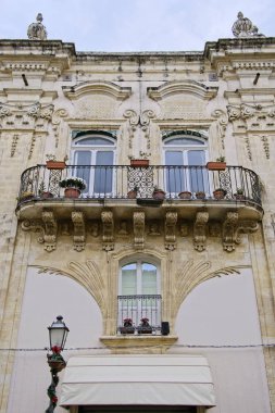 İtalya, Sicilya, Palazzolo Acreide (Syracuse Eyaleti), Judica Sarayı Özgürlük cephesi ve balkonu (Xviii yüzyılı)