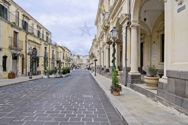 Itália Sicília Palazzolo Acreide Província Siracusa Dezembro 2019 Pessoas Palácios — Fotografia de Stock