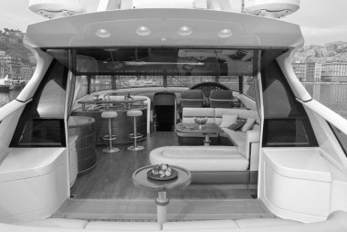 İtalya, Akdeniz, Napoli; 21 Kasım 2003, limanda lüks yat - Editörlük