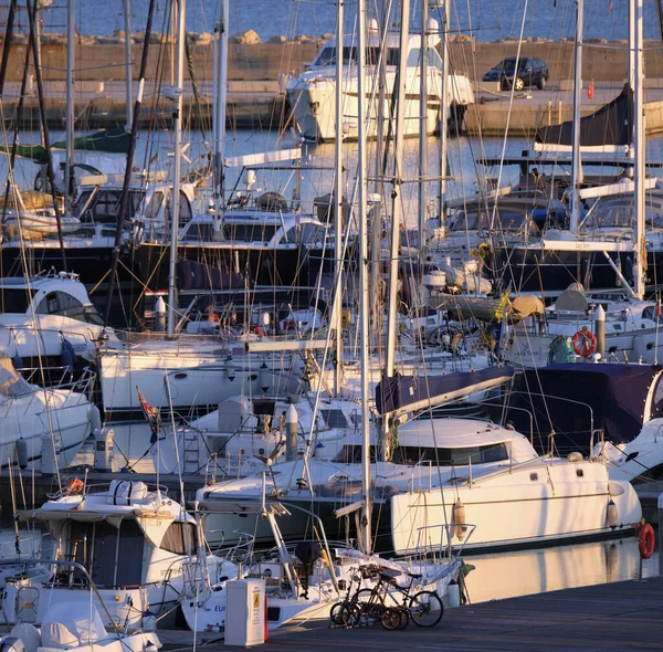 Italien Sicilien Medelhavet Marina Ragusa Ragusaprovinsen Januari 2020 Lyxbåtar Hamnen — Stockfoto