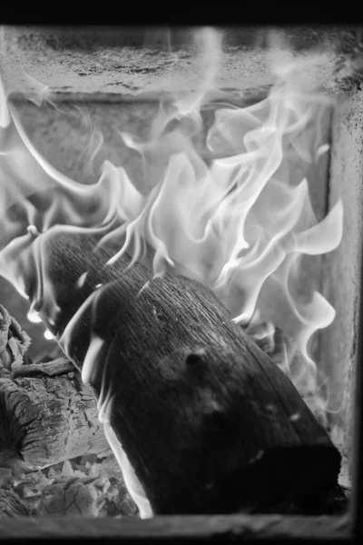 火的形状 火炉中燃烧的柴火 — 图库照片