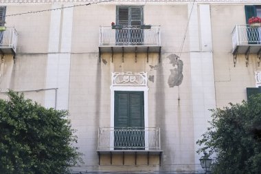 İtalya, Sicilya, Licata (Agrigento Eyaleti), şehir merkezindeki Özgürlük Sarayı cephesi ve balkonları (Xviii yüzyıl)