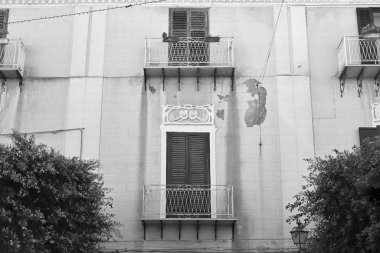 İtalya, Sicilya, Licata (Agrigento Eyaleti), şehir merkezindeki Özgürlük Sarayı cephesi ve balkonları (Xviii yüzyıl)