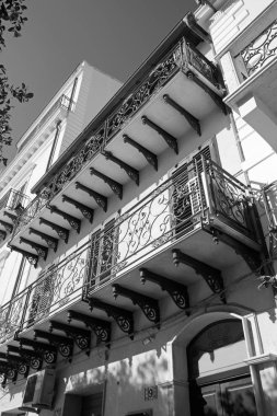 İtalya, Sicilya, Licata (Agrigento Eyaleti), şehir merkezindeki Özgürlük Sarayı cephesi ve balkonları (Xviii yüzyıl)