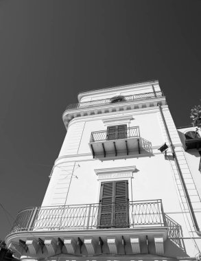 İtalya, Sicilya, Licata (Agrigento Eyaleti), şehir merkezindeki Özgürlük Sarayı cephesi ve balkonları (Xviii yüzyıl)