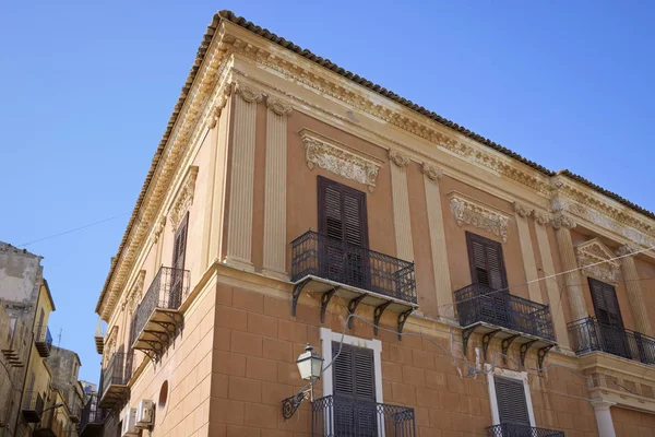 Italia Sicilia Licata Provincia Agrigento Fachada Palacio Liberty Balcones Centro — Foto de Stock