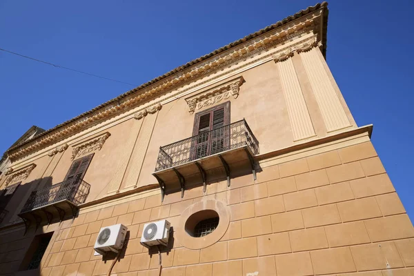 Italia Sicilia Licata Provincia Agrigento Fachada Palacio Liberty Balcones Centro — Foto de Stock