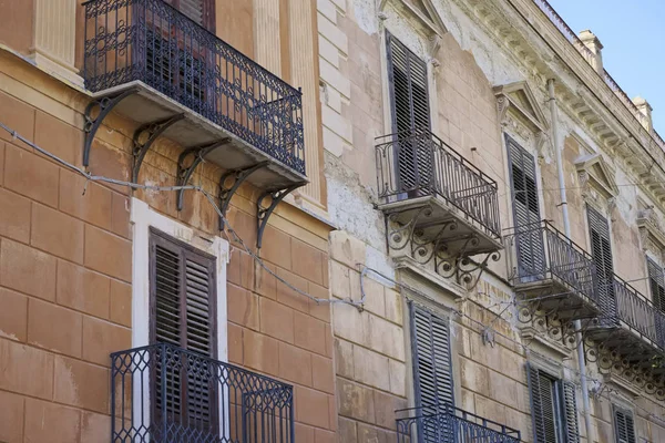 Italia Sicilia Licata Provincia Agrigento Fachada Palacio Liberty Balcones Centro — Foto de Stock