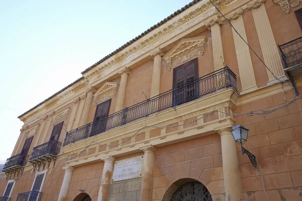 Itália Sicília Licata Província Agrigento Fachada Palácio Liberdade Varandas Centro — Fotografia de Stock