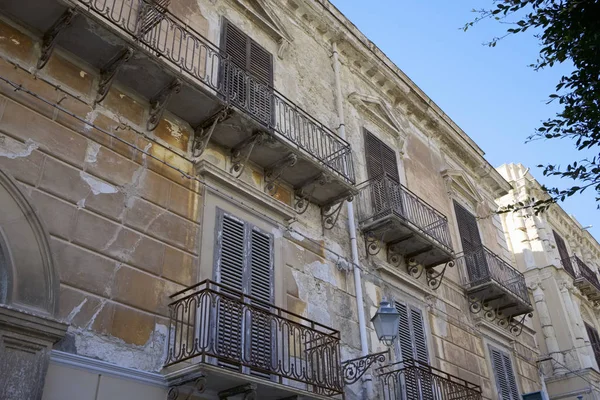 Italia Sicilia Licata Provincia Agrigento Fachada Palacio Liberty Balcones Centro — Foto de Stock