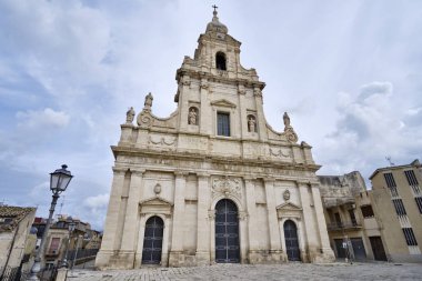 İtalya, Sicilya, Comiso (Ragusa eyaletinde), görünüm ve Santa Maria delle Stelle kilise cephe (Saint Mary yıldız Kilisesi - 1125 a.C.). İlk olarak St Maria del Mulino, eski değirmenler olan yakınlığı için adı altında kurulan yıkıldı