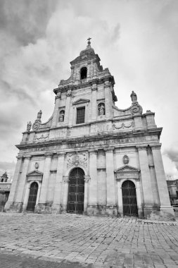 İtalya, Sicilya, Comiso (Ragusa eyaletinde), görünüm ve Santa Maria delle Stelle kilise cephe (Saint Mary yıldız Kilisesi - 1125 a.C.). İlk olarak St Maria del Mulino, eski değirmenler olan yakınlığı için adı altında kurulan yıkıldı